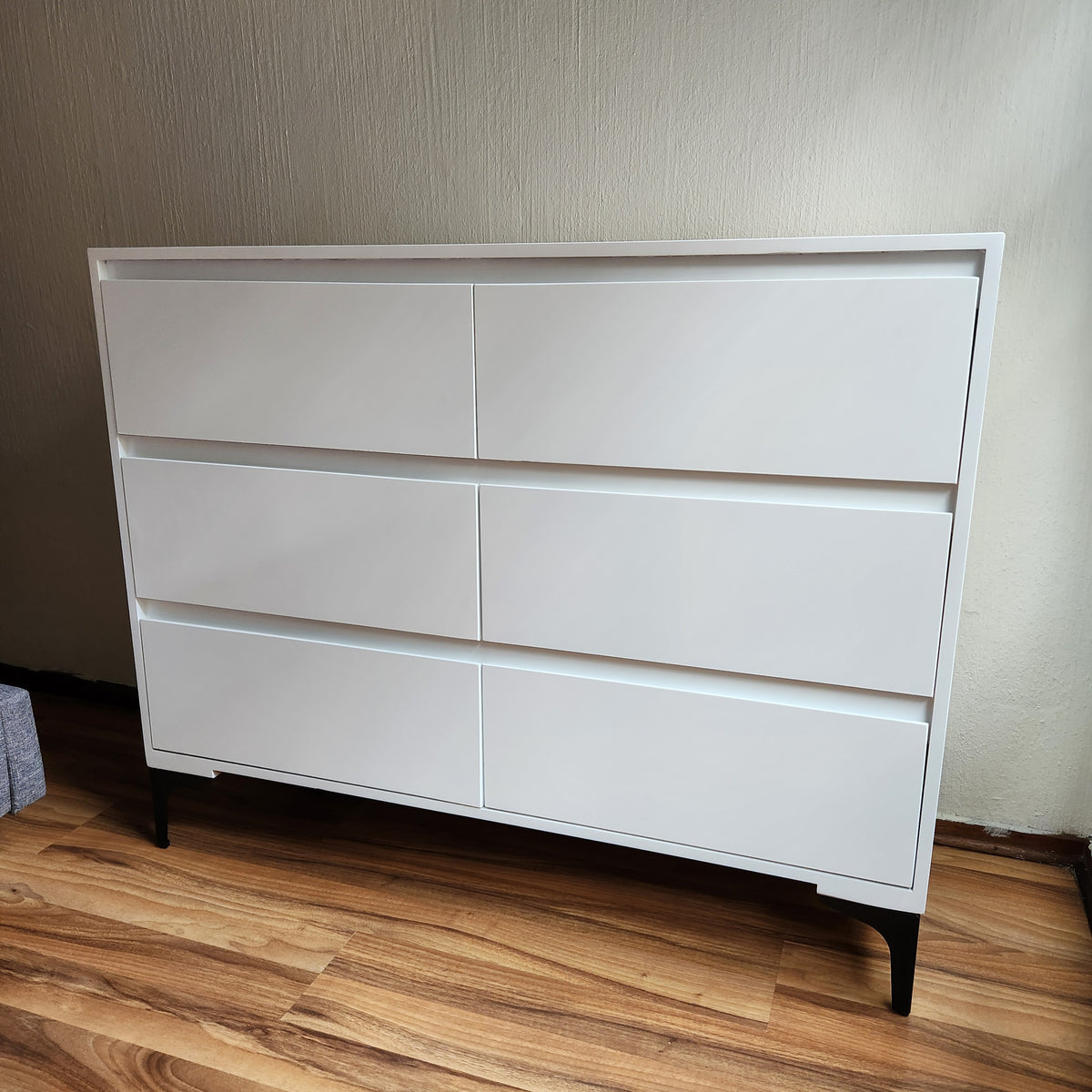 Chest of Drawers. Black Legs