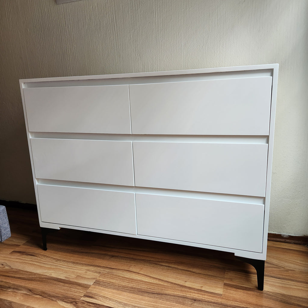 Chest of Drawers. Black Legs