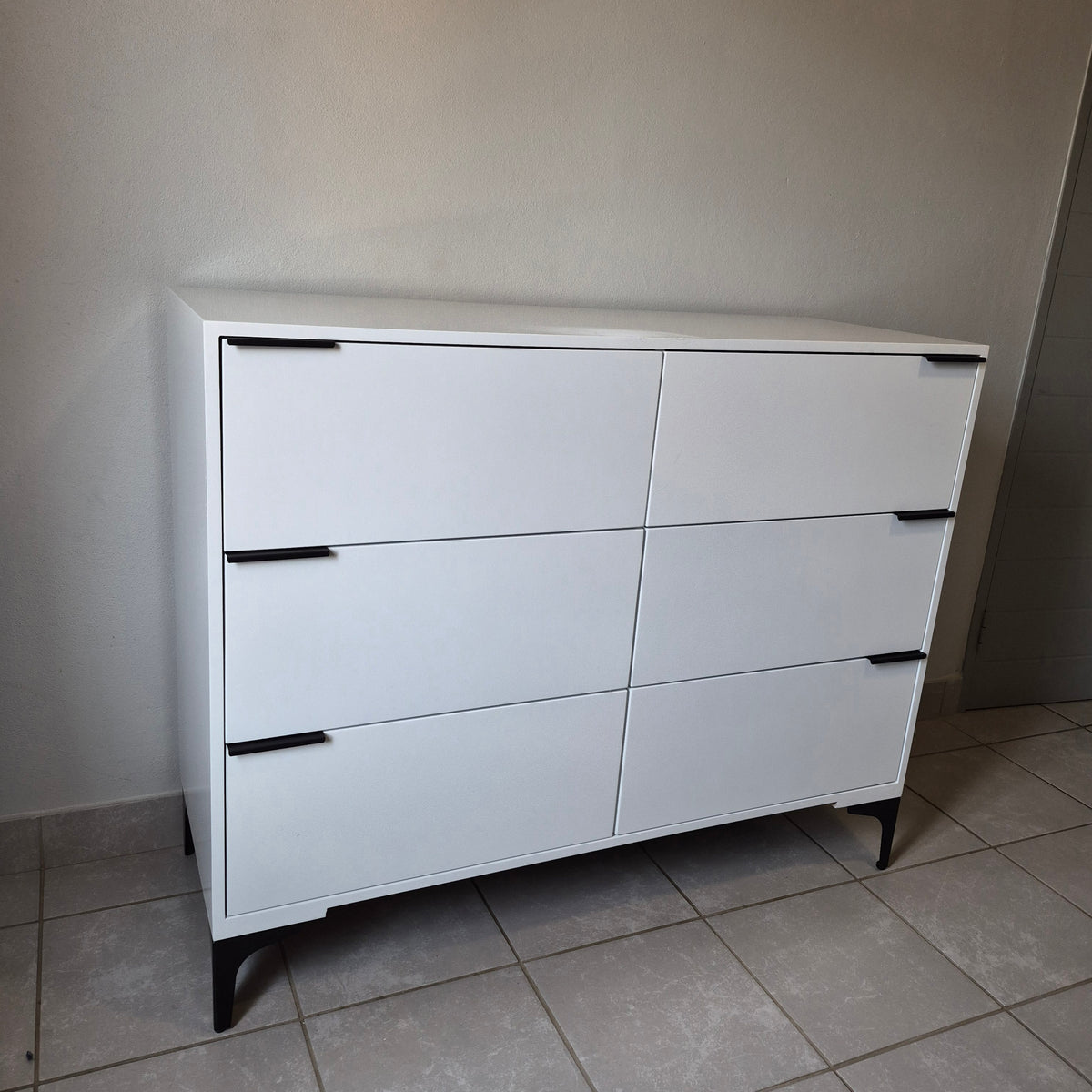 Chest of Drawers. Black Handles