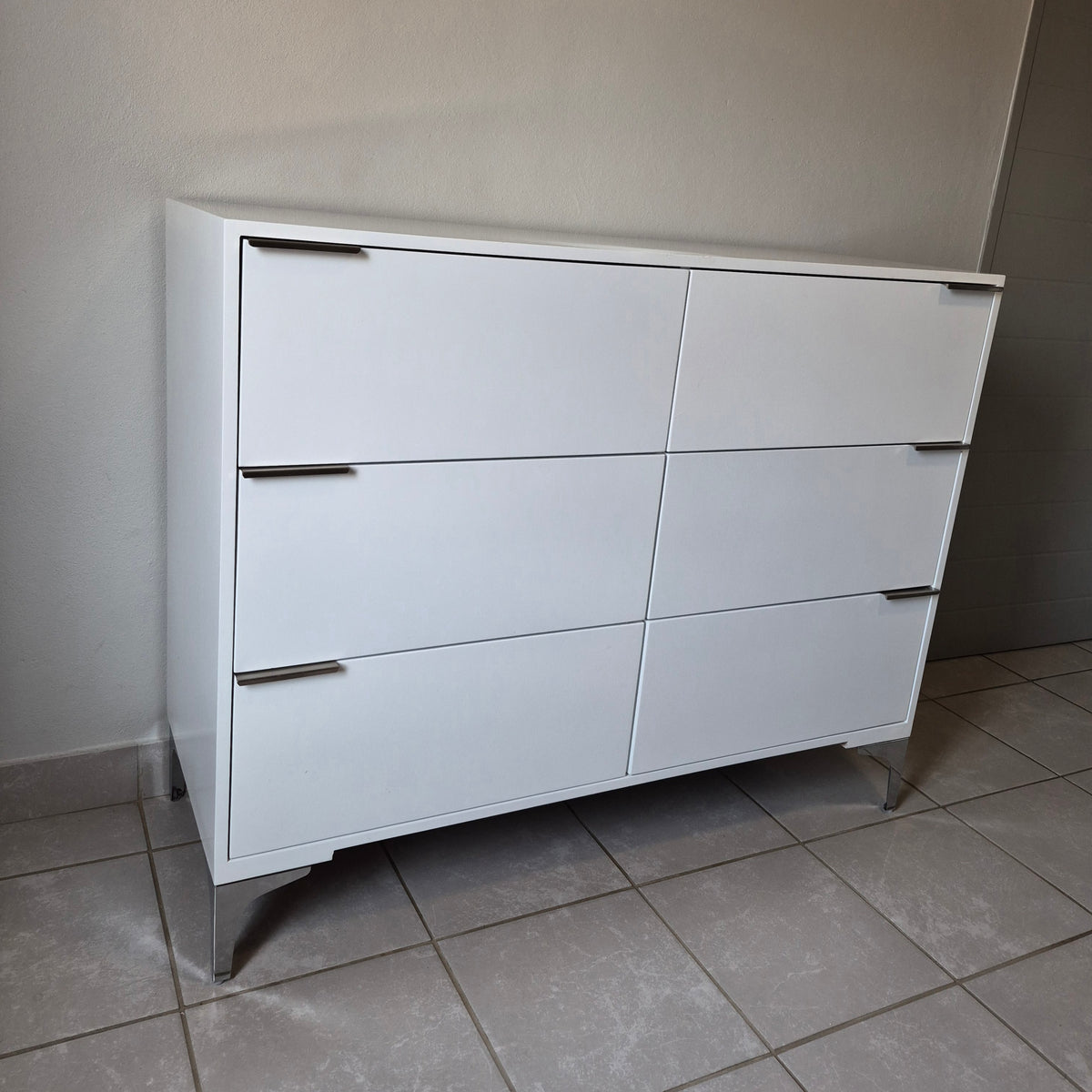 Chest of Drawers. Silver Handles