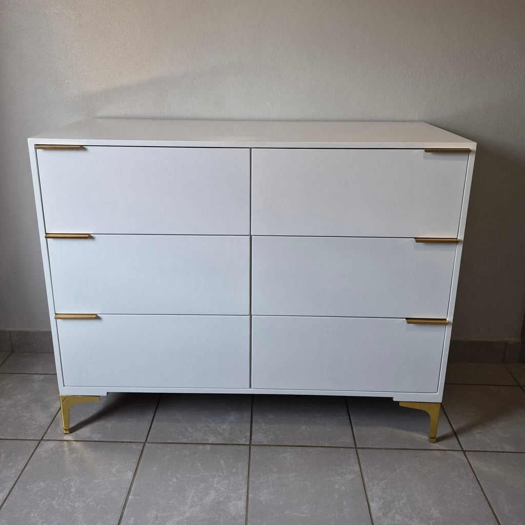 Chest of Drawers. Gold Handles