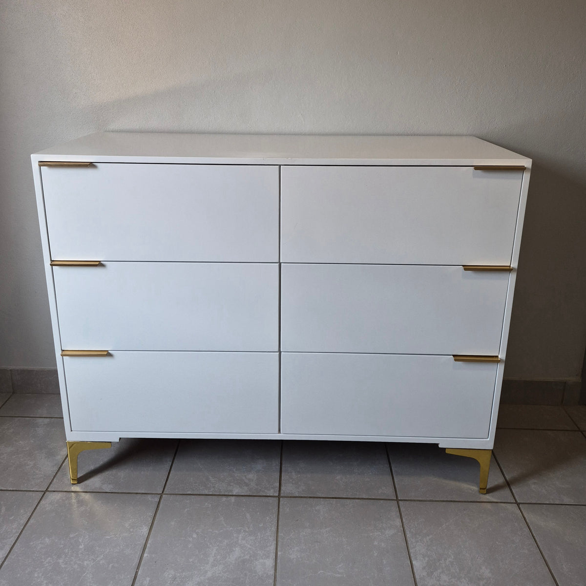 Chest of Drawers. Gold Handles