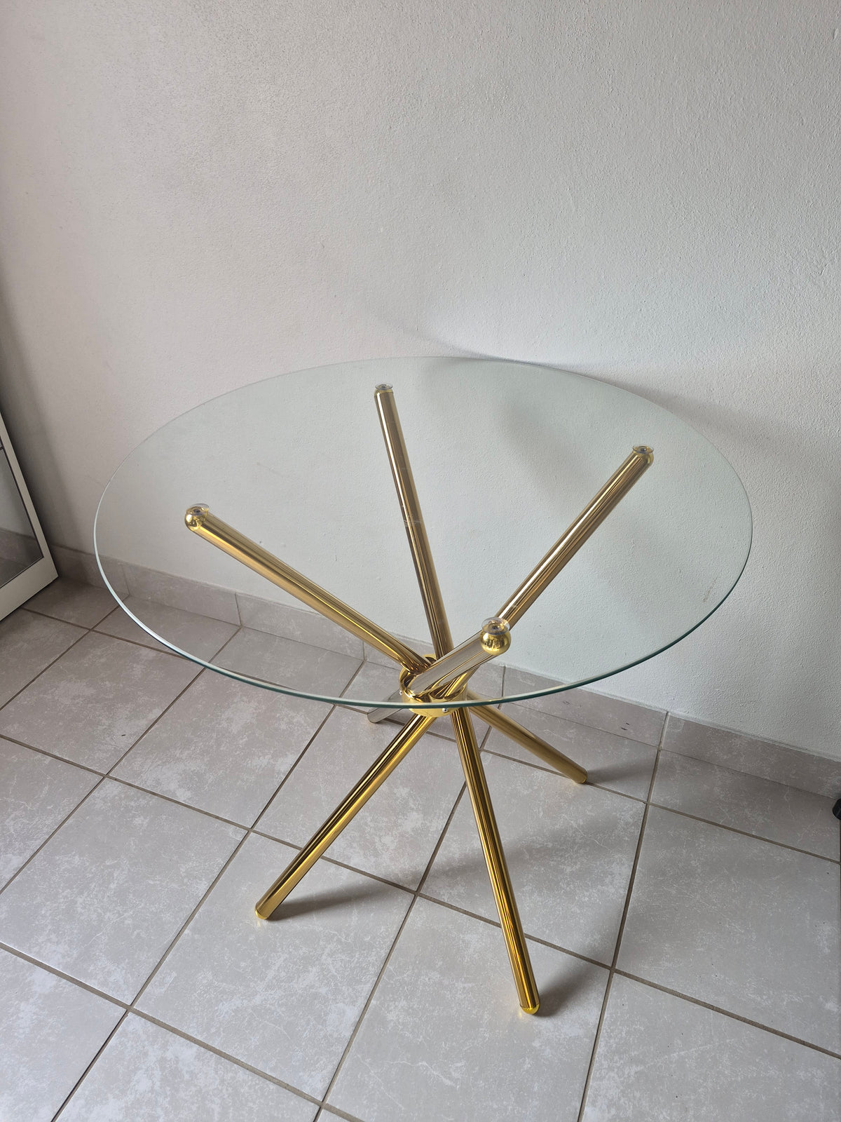 C19 Round Table. Gold Legs