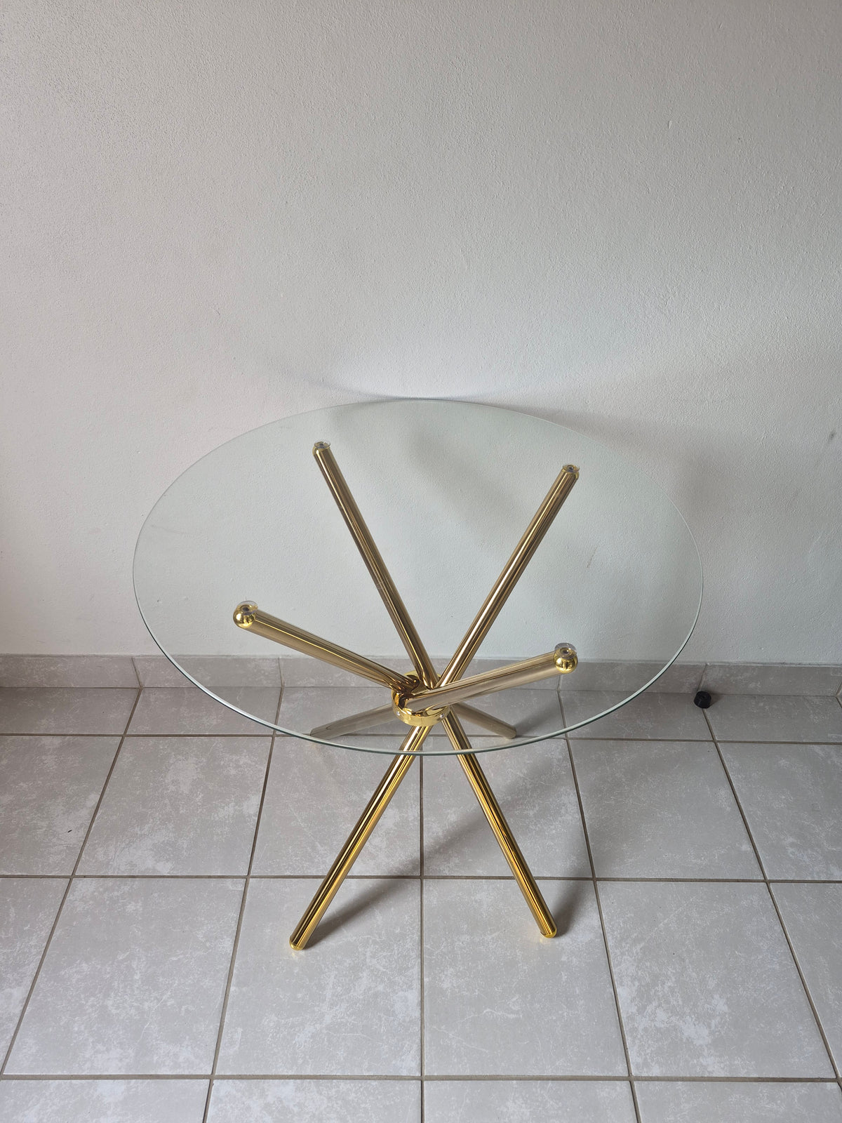 C19 Round Table. Gold Legs