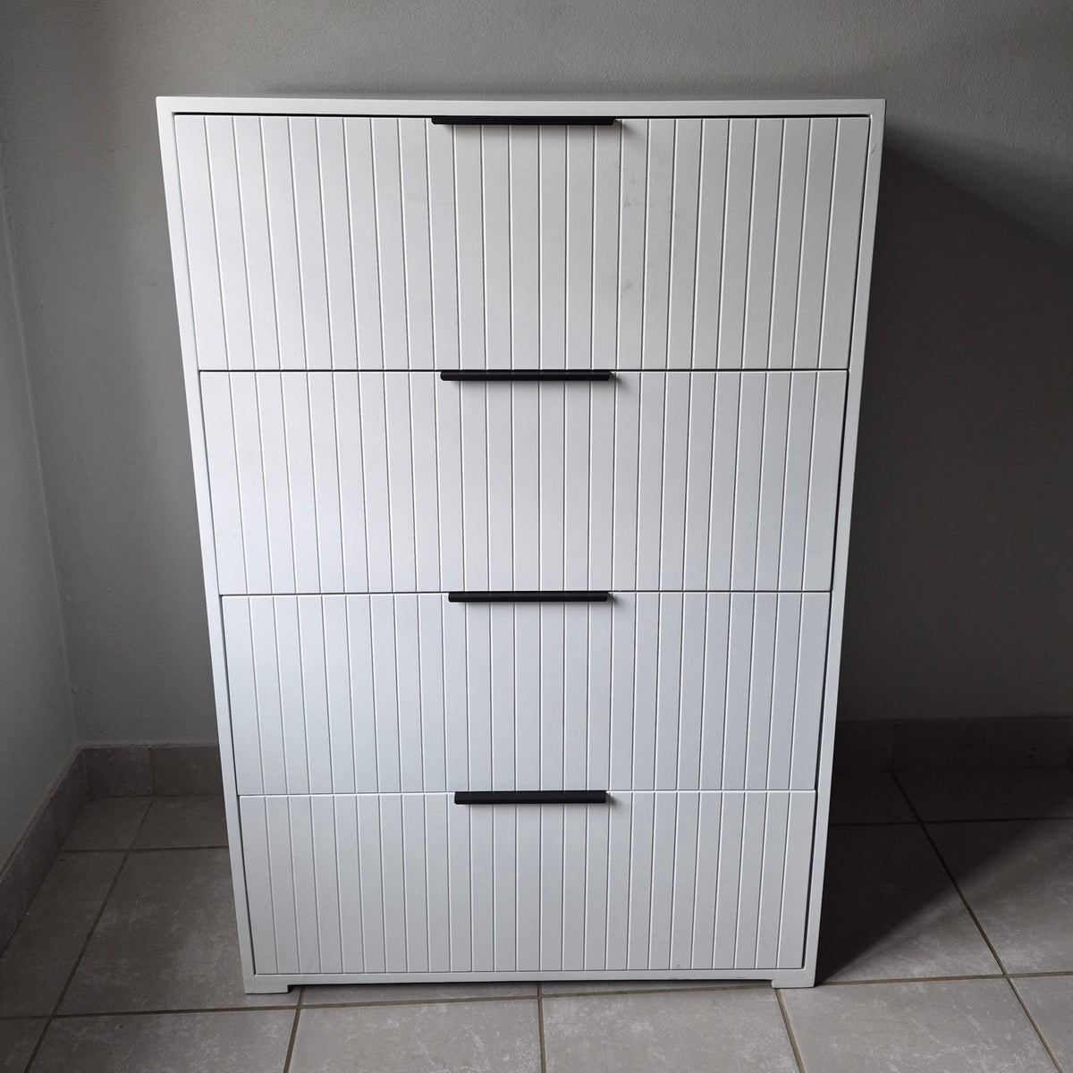Chest of Drawers. Black Handles