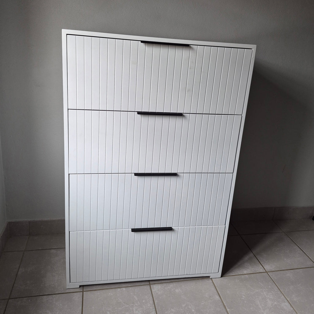 Chest of Drawers. Black Handles