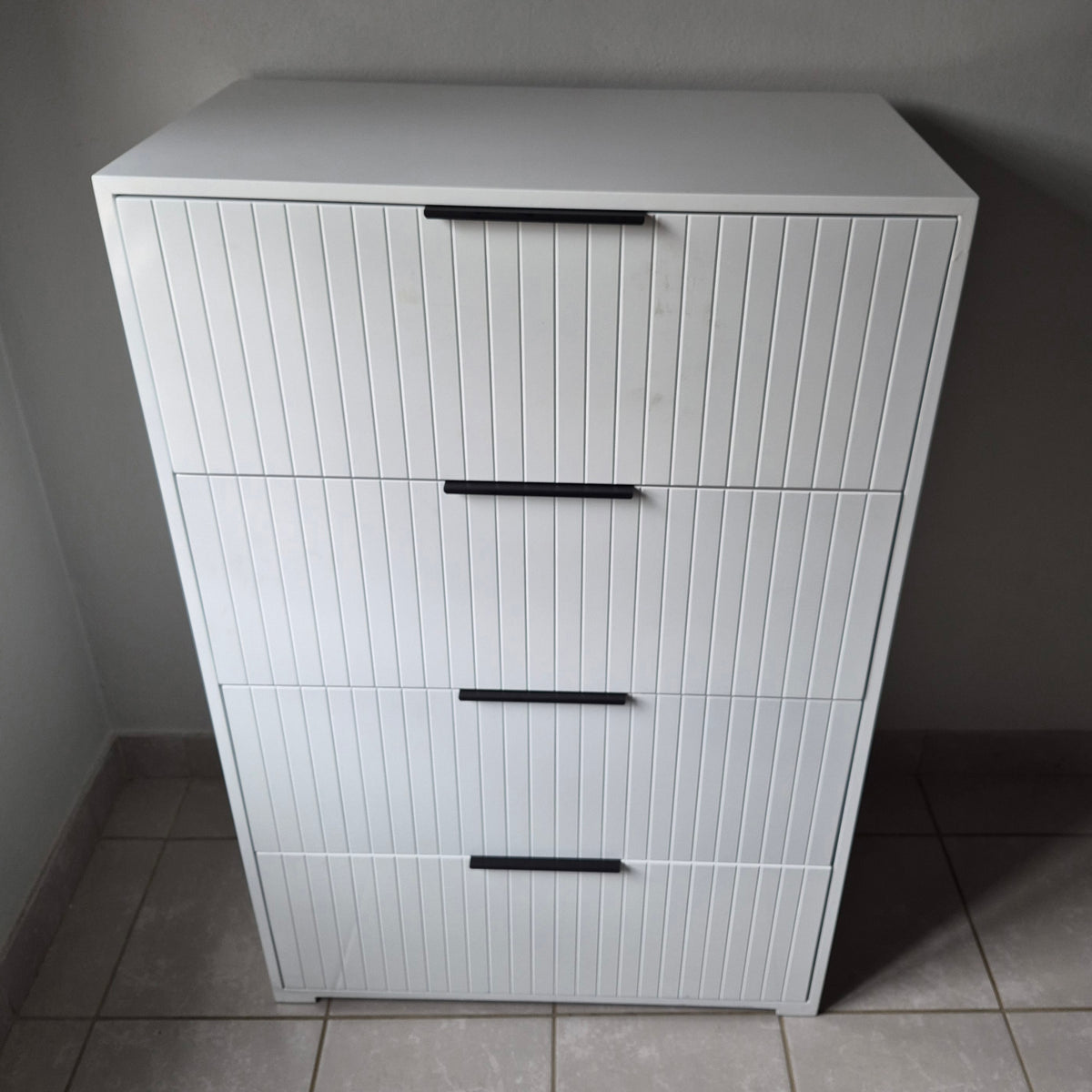 Chest of Drawers. Black Handles