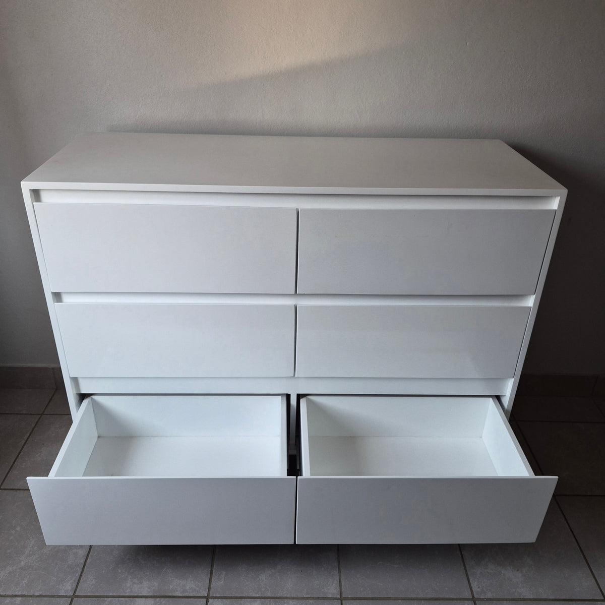 Chest of Drawers. Gold Legs