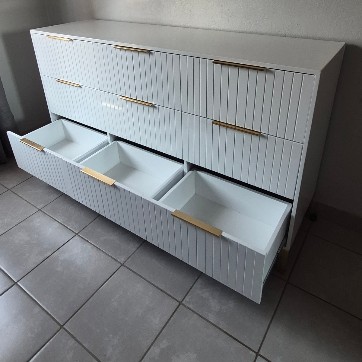 Chest of Drawers. Gold Handles