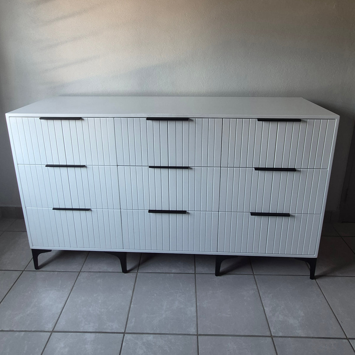 Chest of Drawers. Black Handles