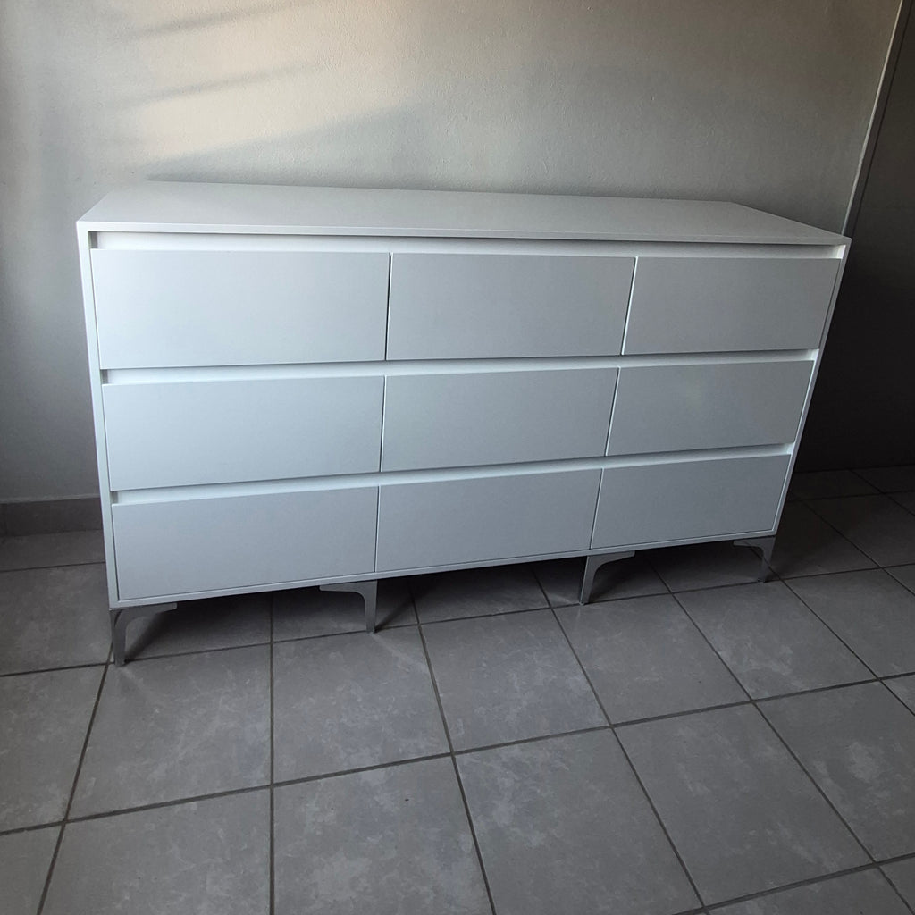 Chest of Drawers. Silver Legs