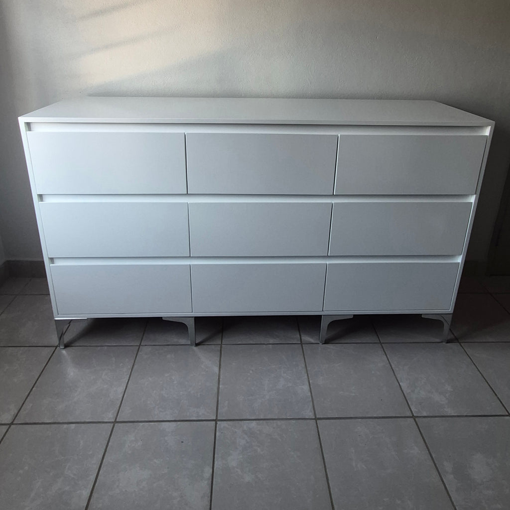 Chest of Drawers. Silver Legs