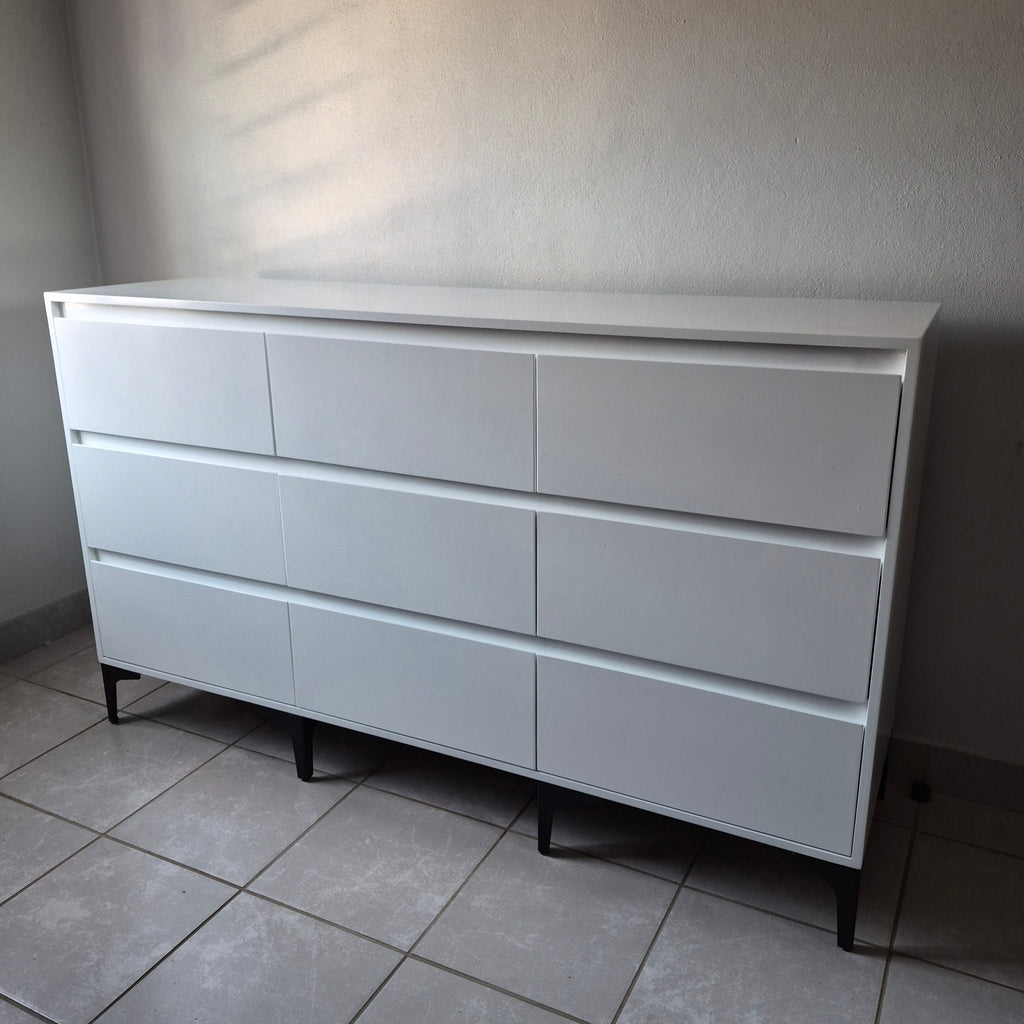 Chest of Drawers. Black Legs