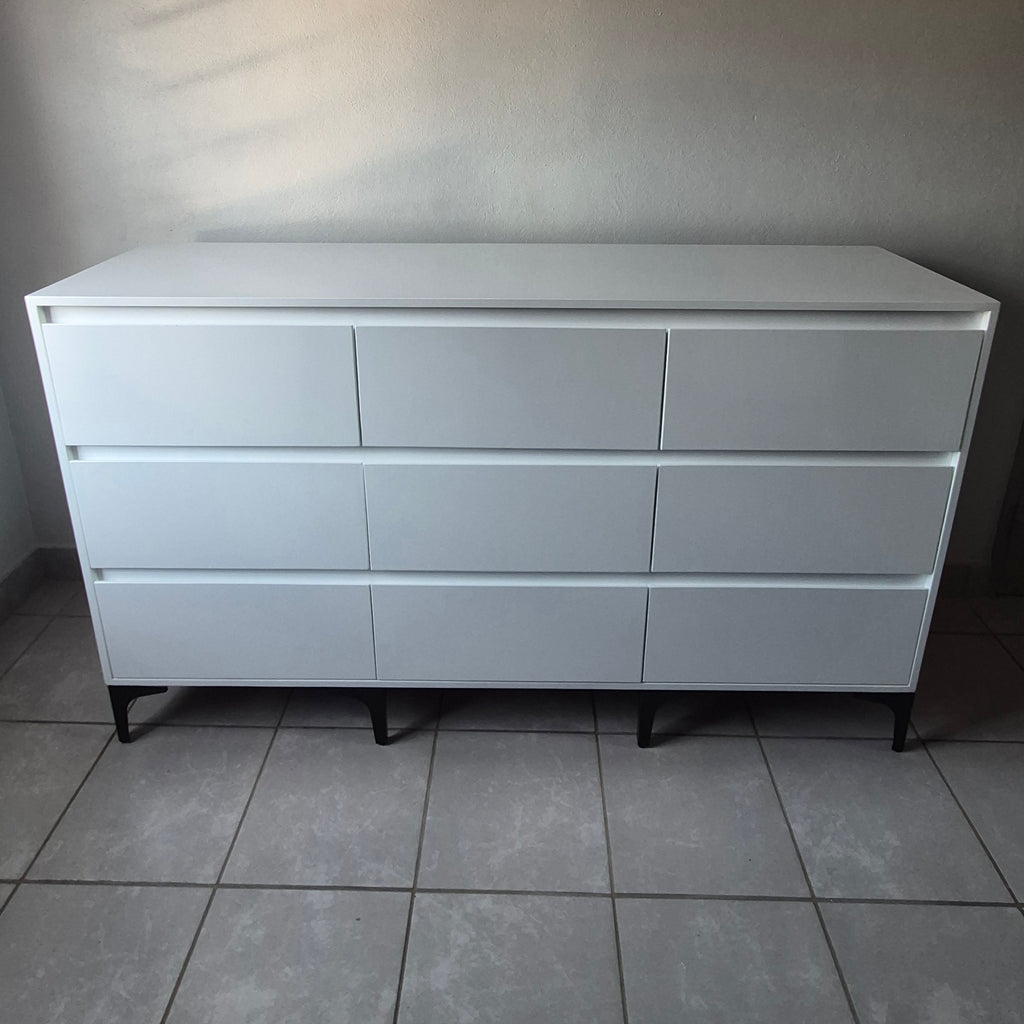 Chest of Drawers. Black Legs