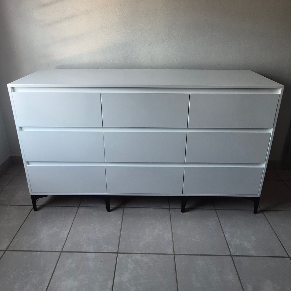 Chest of Drawers. Black Legs