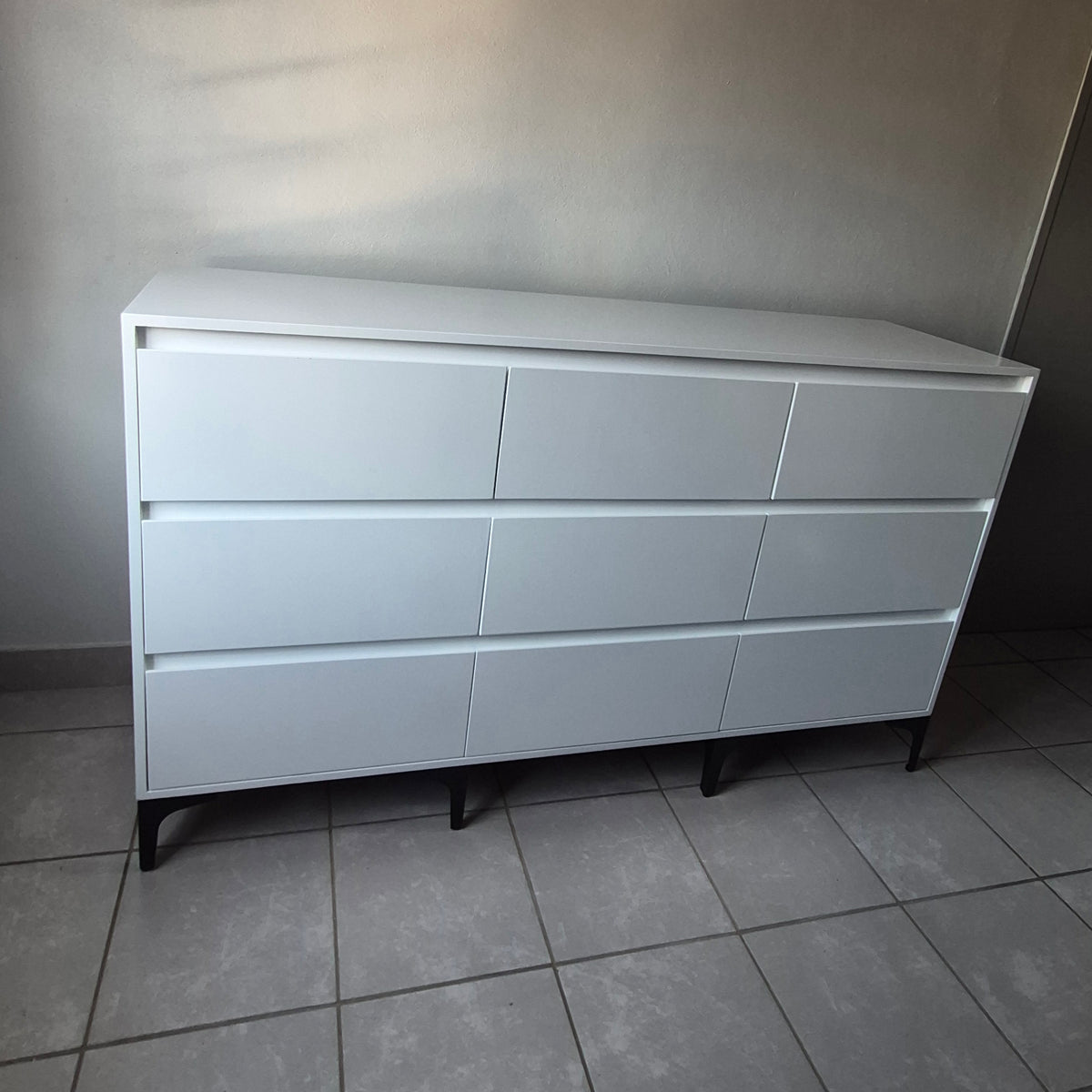 Chest of Drawers. Black Legs