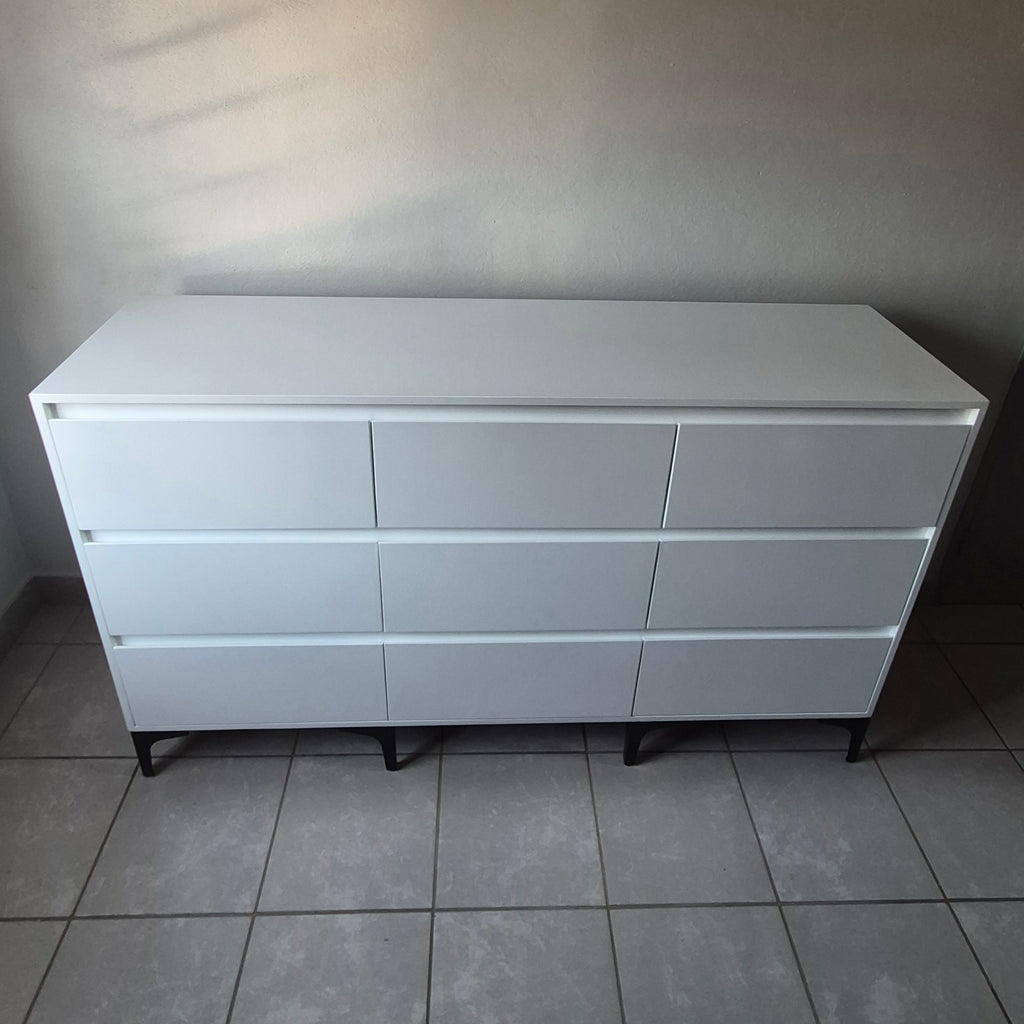 Chest of Drawers. Black Legs