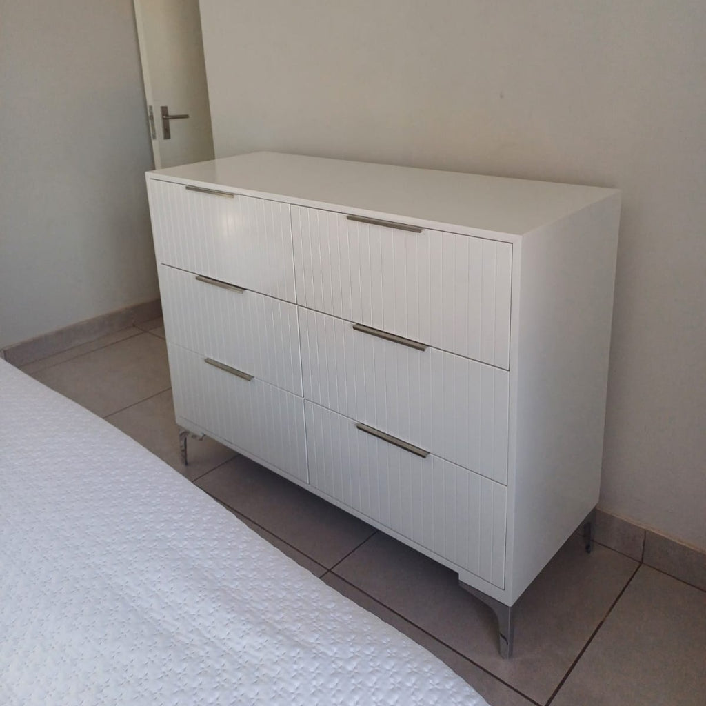 Chest of Drawers. Silver Handles