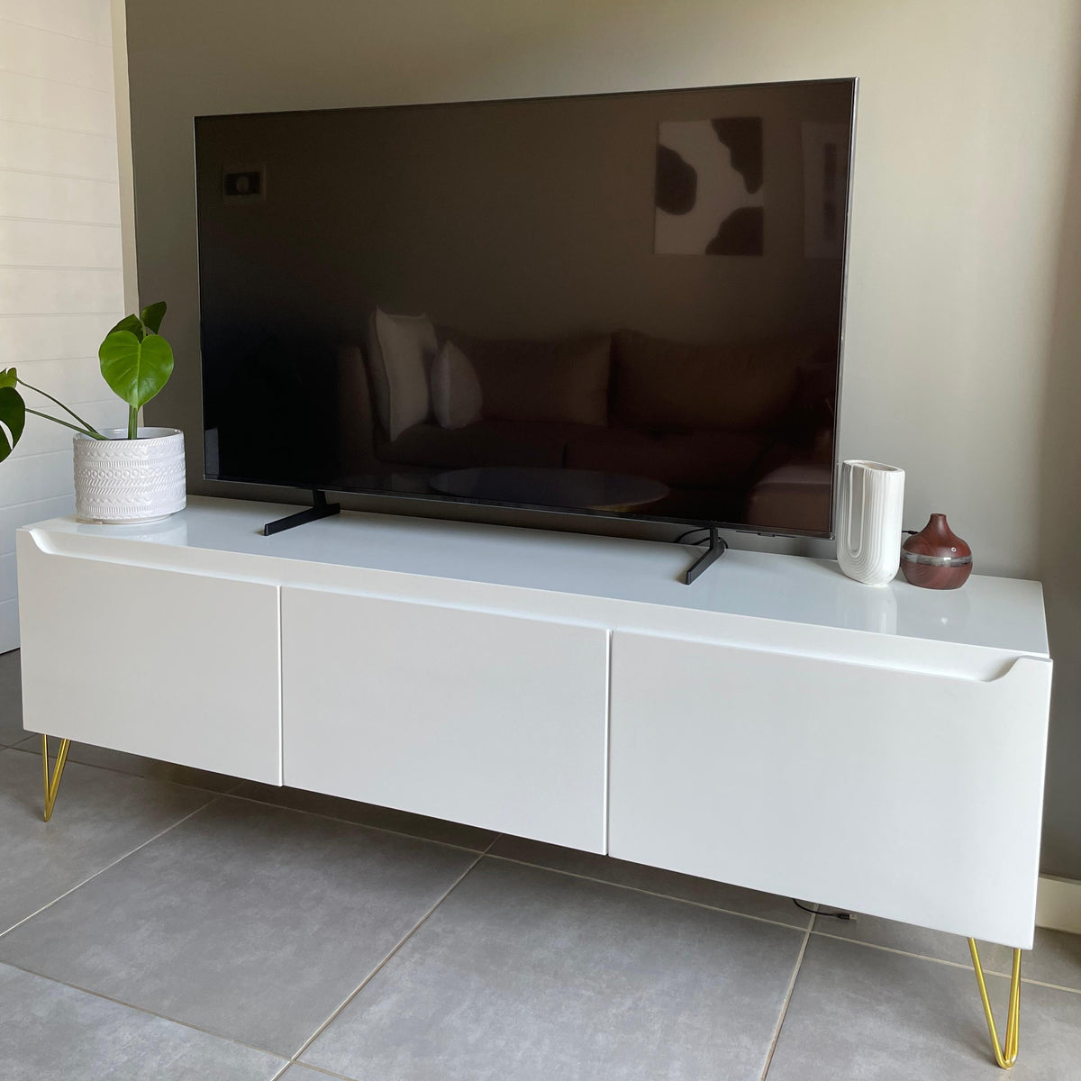 1.8m TV Stand. Golg Legs