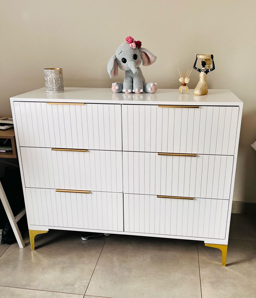 Chest of Drawers. Gold Finishes