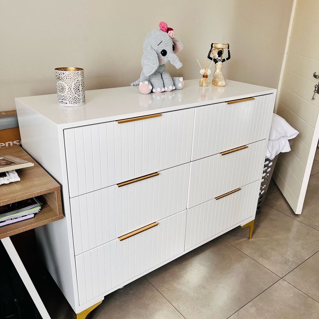 Chest of Drawers. Gold Finishes