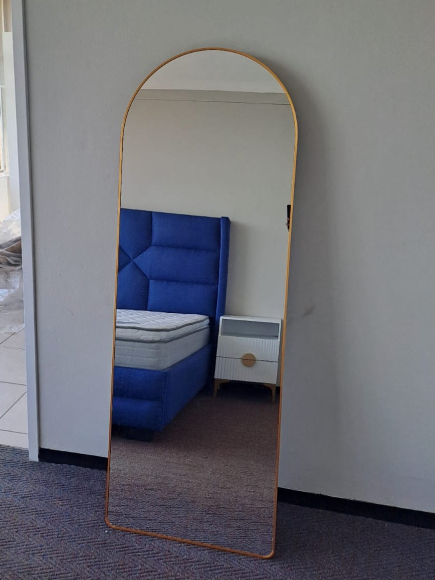 Mirror. 165x57cm. Gold