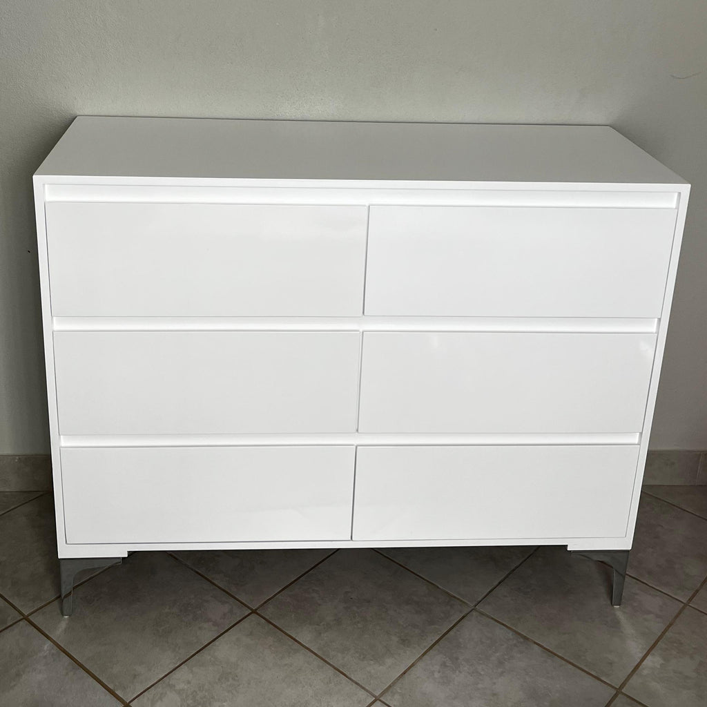 Chest of Drawers. Silver Legs